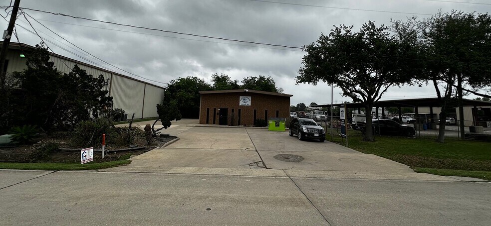 More Photos Of 212 N 16th St, La Porte Light Distribution For Sale