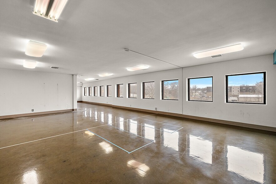 More Photos Of 71-75 W Huron St, Pontiac Office For Sale