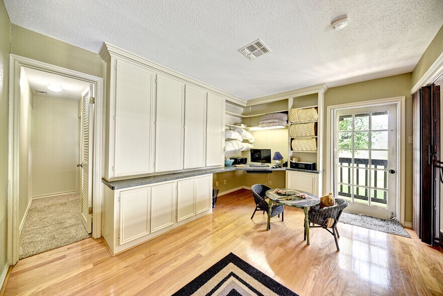 More Photos Of 2575 Old Mill Creek Rd, Brenham Specialty For Sale