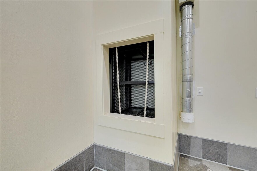 More Photos Of 228 1st St, Marysville Storefront Retail Residential For Sale