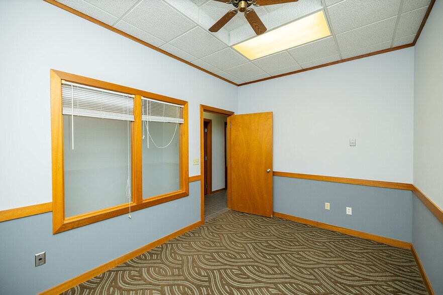 More Photos Of 1020 N Main St, Wichita Medical For Sale