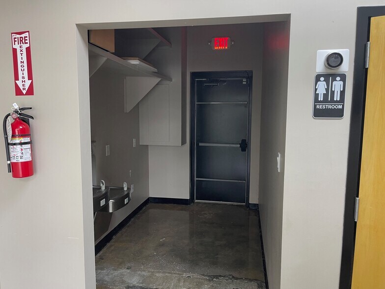 More Photos Of 13107-13141 W Lake Houston Pky, Houston Unknown For Lease