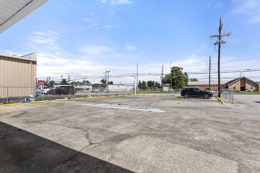 More Photos Of 1420 Fourth St, Westwego Daycare Center For Lease