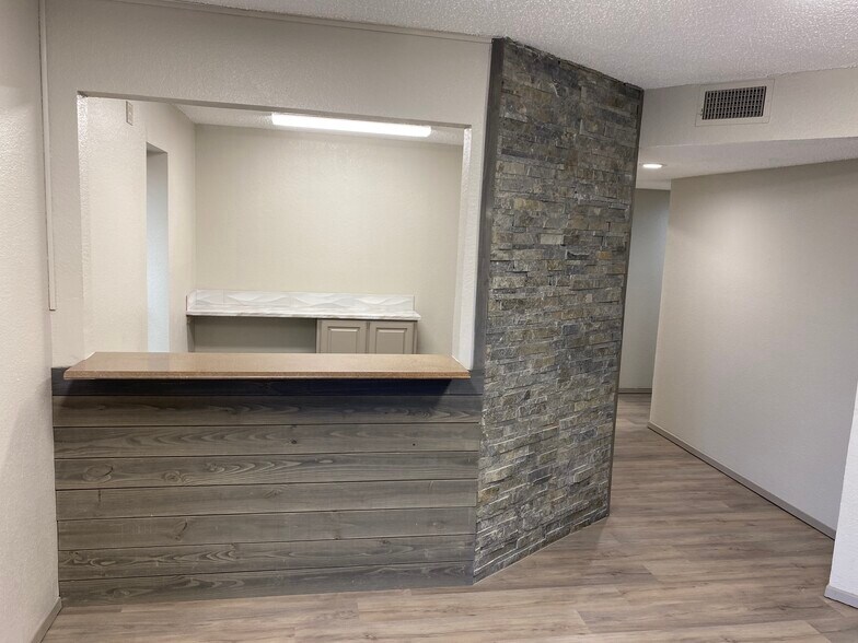More Photos Of 522 Benson Ln, Roanoke Office For Lease