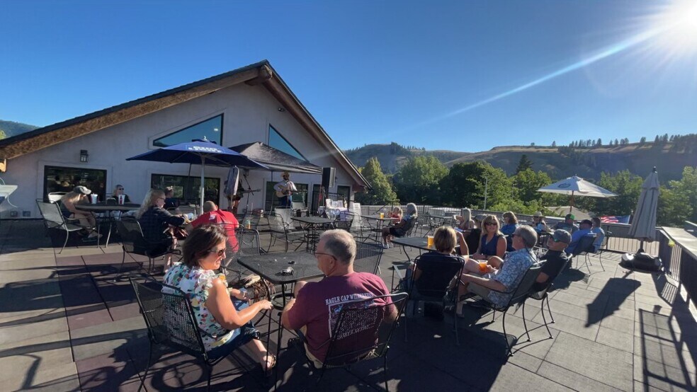 More Photos Of 1912 4th St, La Grande General Retail For Lease