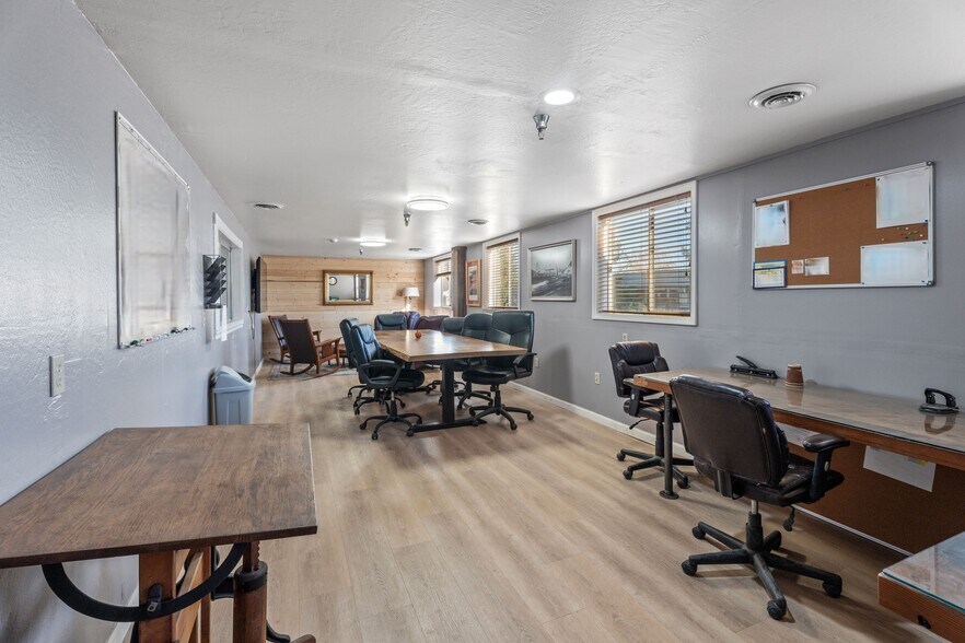 More Photos Of 902 Waugh Ln, Ukiah Warehouse For Sale