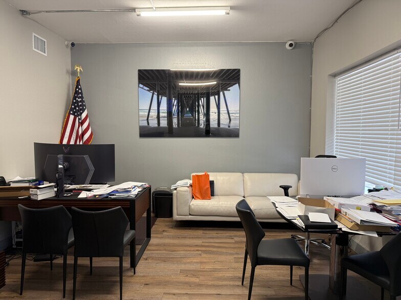 More Photos Of 9511 N Nebraska Ave, Tampa Light Distribution For Sale