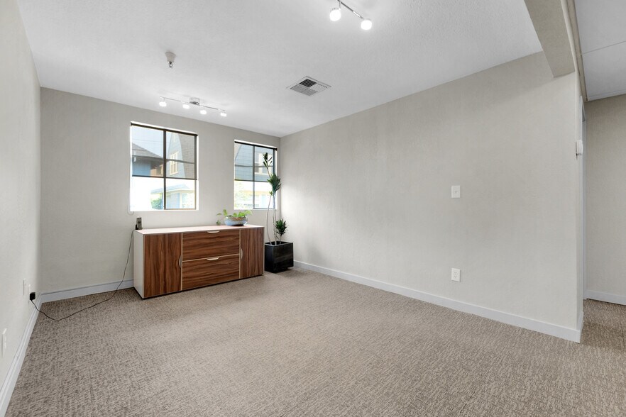 More Photos Of 160 Roy St, Seattle Office Residential For Sale