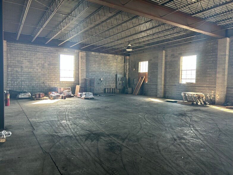 More Photos Of 1134 Manheim Pike, Lancaster Warehouse For Lease