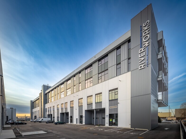 More Photos Of 1568 W 75th Ave, Vancouver Light Distribution For Sale