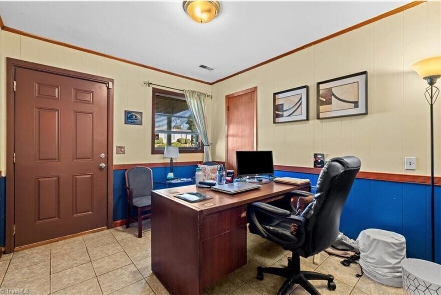 More Photos Of 1006 S Main St, Burlington Office For Sale