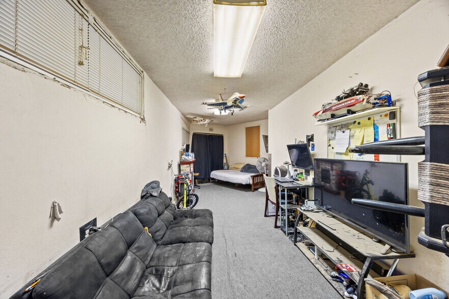 More Photos Of 8401 Baldwin St, Oakland Warehouse For Sale