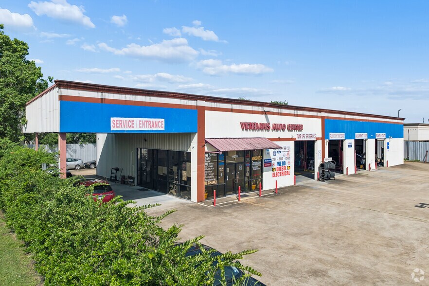 More Photos Of 11239 Veterans Memorial Dr, Houston Auto Repair For Sale
