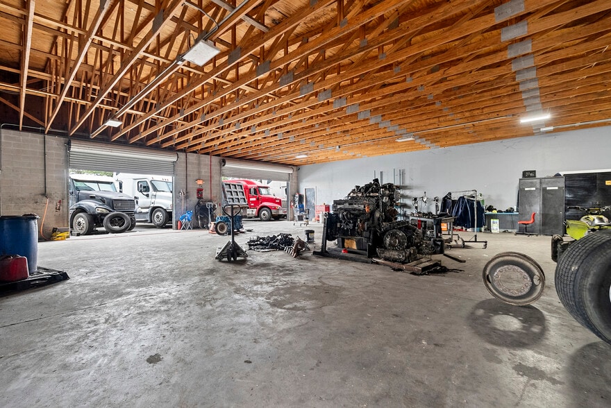 More Photos Of 3517 US Highway 17 92 N, Davenport Truck Terminal For Sale