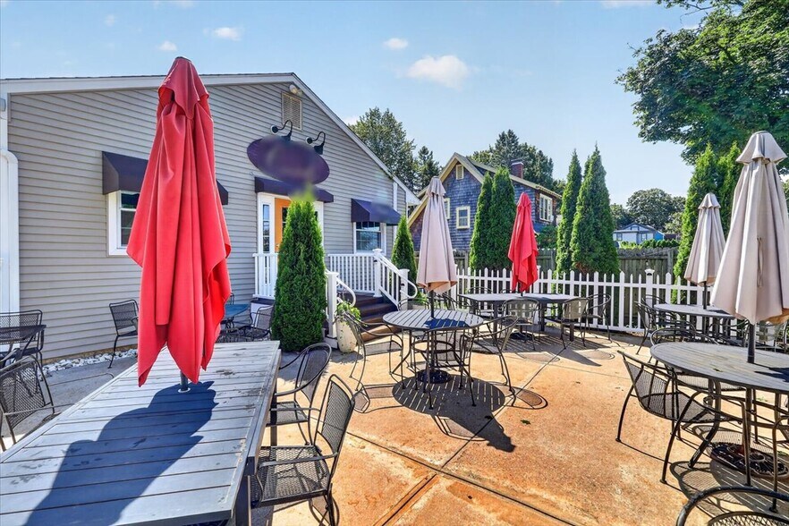 More Photos Of 11 E Pattagansett Rd, Niantic Restaurant For Sale