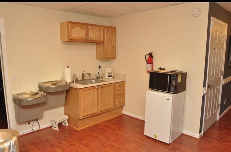 More Photos Of 211 National Hwy, Thomasville Freestanding For Sale