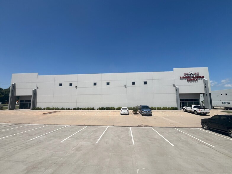 More Photos Of 4700 SW 25th Cir, Oklahoma City Warehouse For Lease
