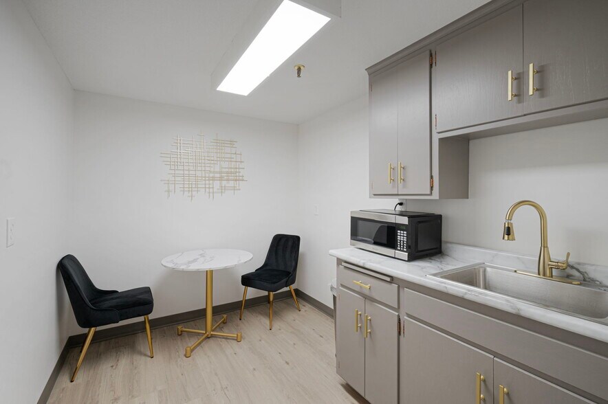 More Photos Of 151 NW Silver Lake Rd, Saint Paul Unknown For Lease