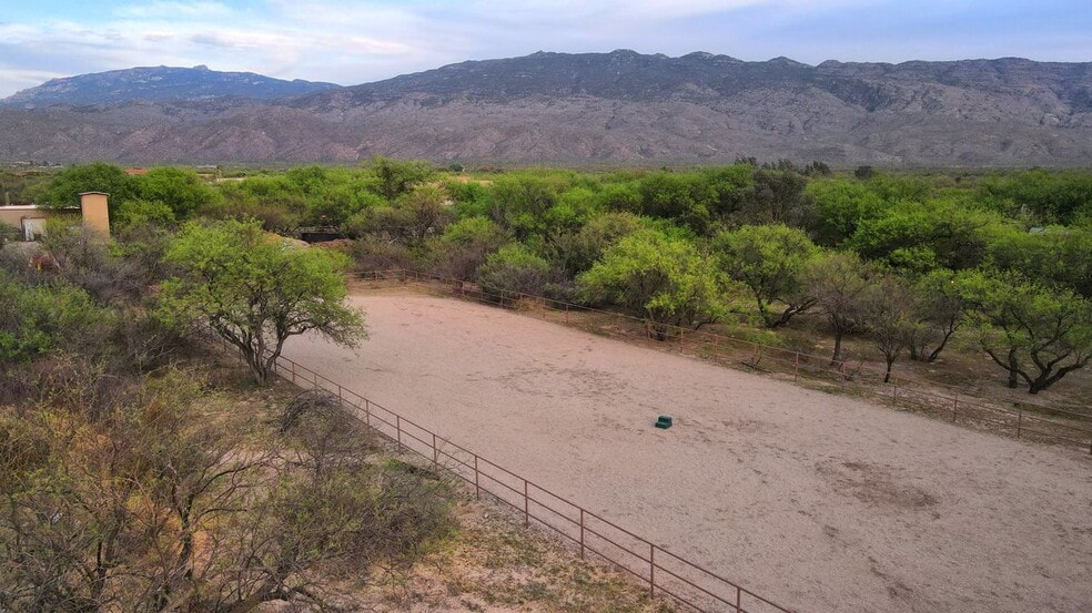 More Photos Of 13105 E Placita Las Avenas, Tucson Horse Stables For Sale