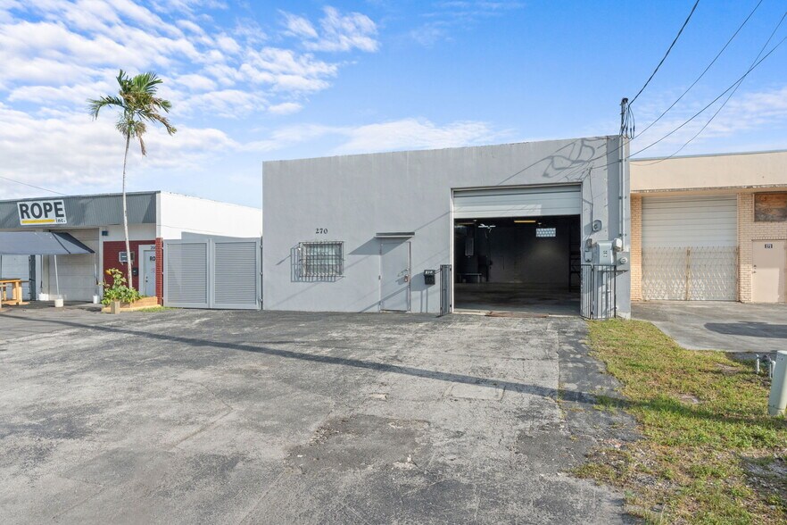 More Photos Of 270 SW 33rd St, Fort Lauderdale Warehouse For Lease