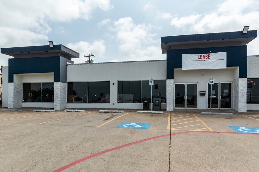 More Photos Of 1600 N Interstate 35 E, Lancaster Storefront Retail Office For Lease