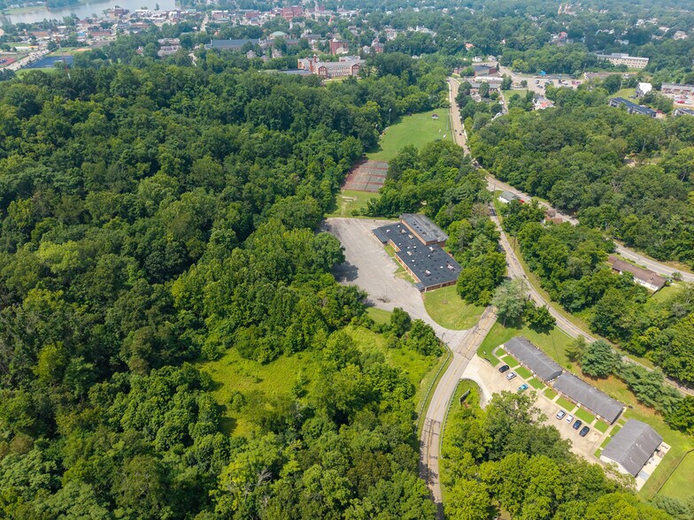 More Photos Of 700 Channel Ln, Marietta Light Distribution For Lease