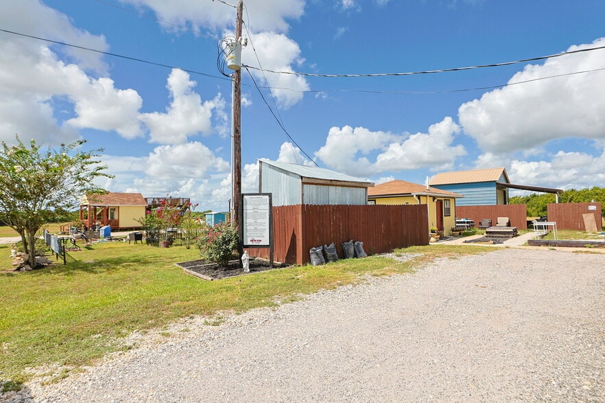 More Photos Of 6049 FM 3090 Rd, Anderson Trailer Camper Park For Sale