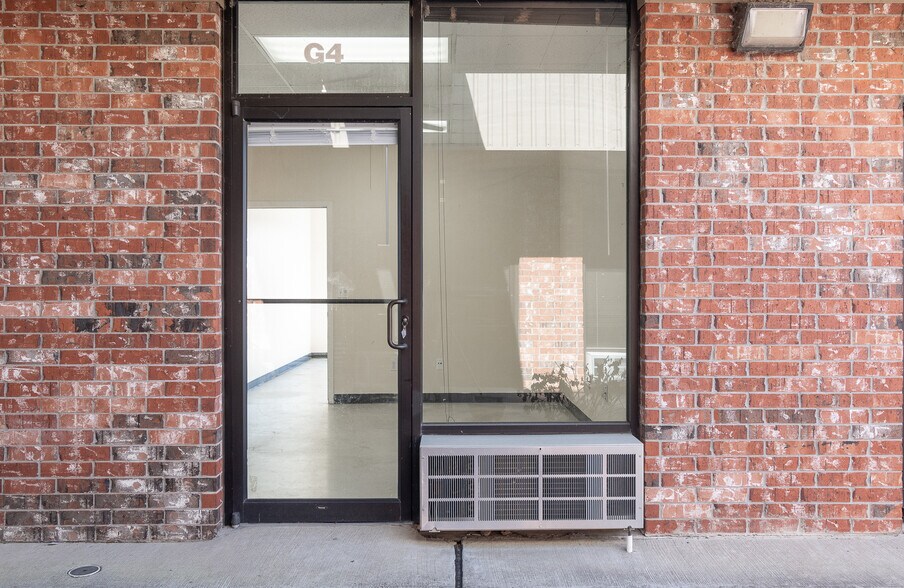 More Photos Of 12455 Westpark Dr, Houston Self Storage For Lease