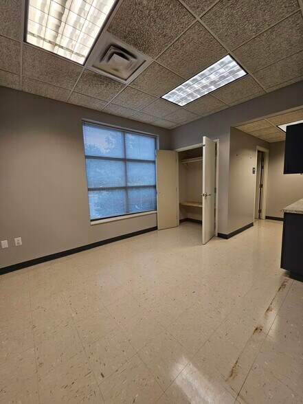 More Photos Of 1120 Professional Blvd, Evansville Office For Sale