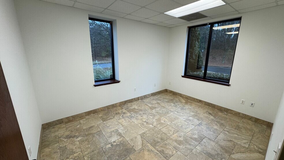 More Photos Of 6065 Parkway North Dr, Cumming Distribution For Sale