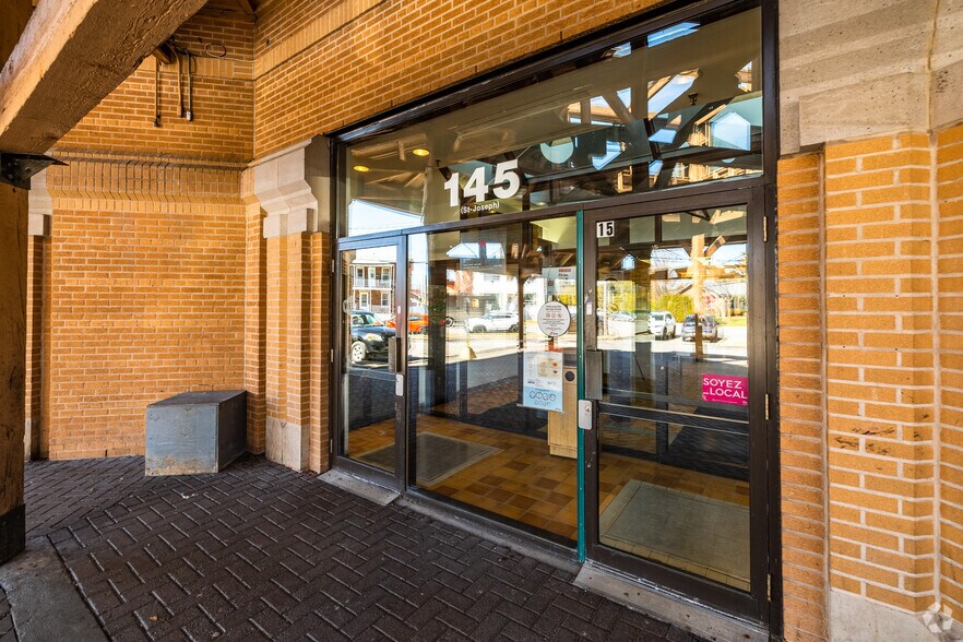 More Photos Of 145 Boul Saint-Joseph, St-Jean Office For Lease