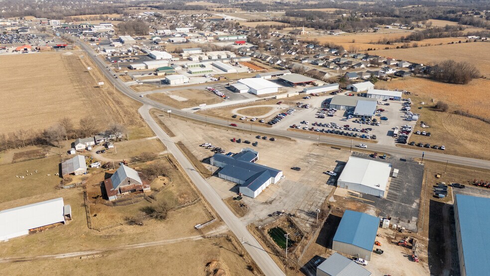 More Photos Of 3111 S Springfield Ave, Bolivar Auto Dealership For Sale