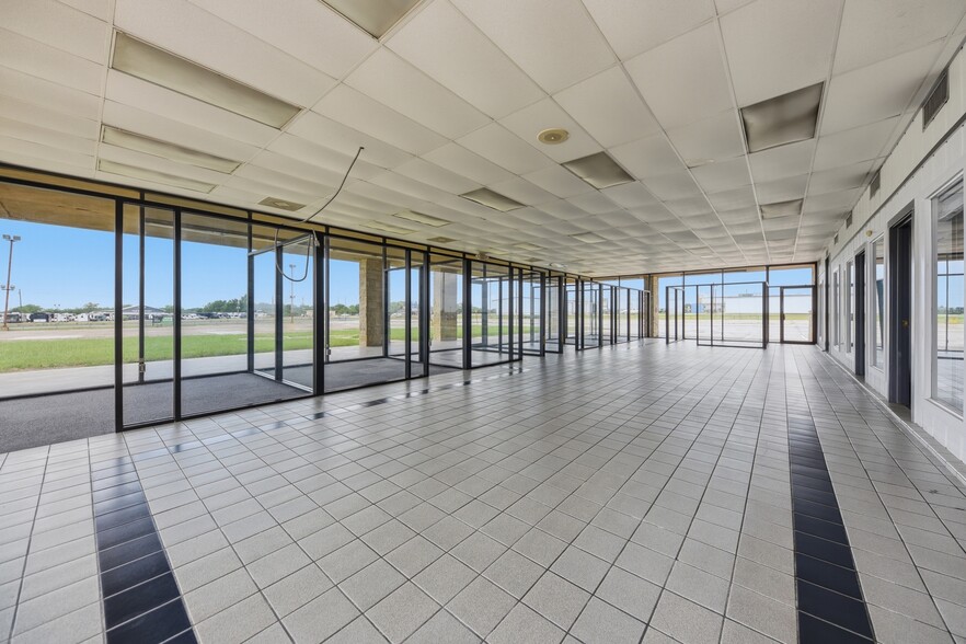 More Photos Of 9965 Highway 6, Navasota Auto Dealership For Sale
