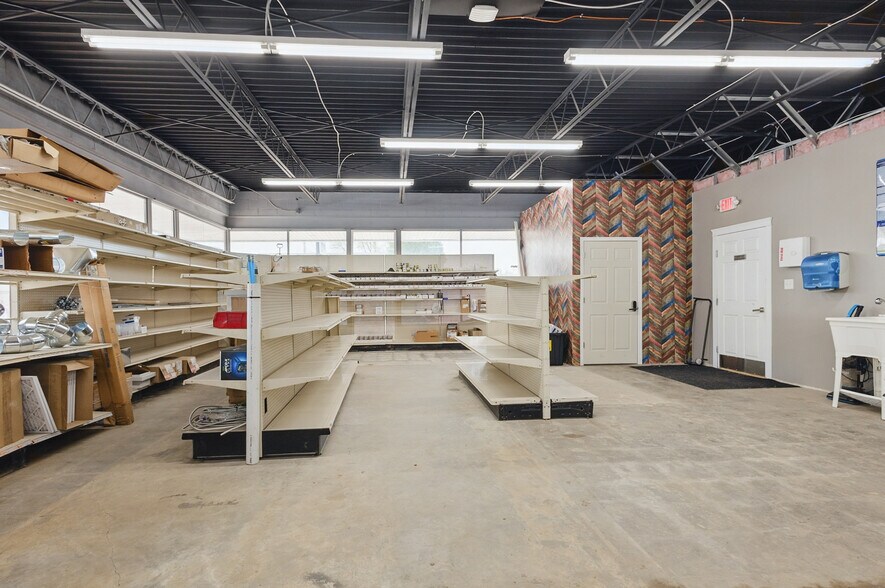 More Photos Of 581 E Cherry St, Troy Freestanding For Sale