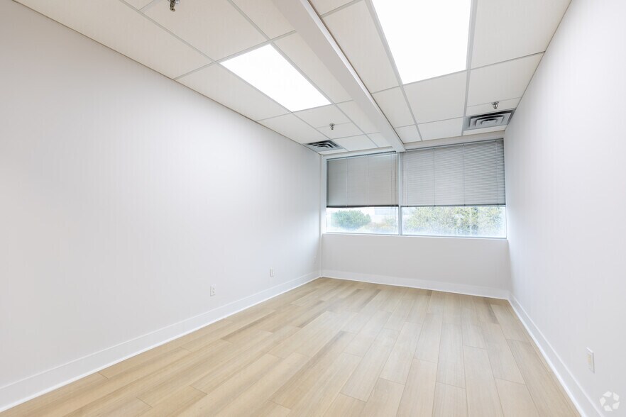 More Photos Of 2770 14th Ave, Markham Office For Lease