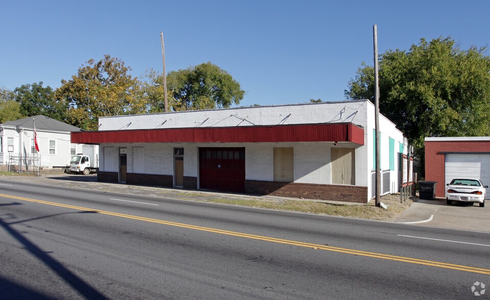 More Photos Of 112 W Victory Dr, Savannah Showroom For Lease