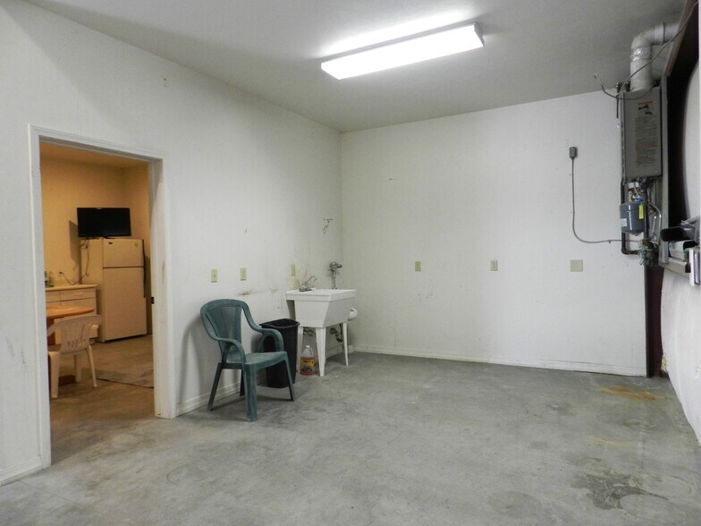 More Photos Of 1431 Anderson Rd, Montrose Warehouse For Lease