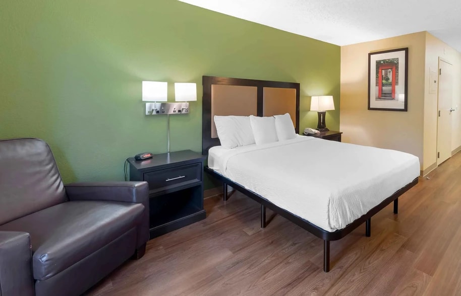 More Photos Of 5059 N Arco Ln, Charleston Hotel For Sale