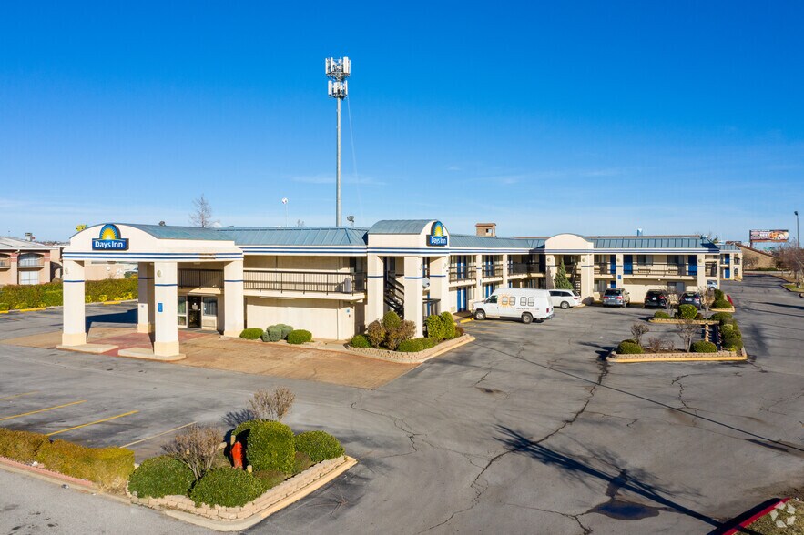 More Photos Of 504 S Meridian Ave, Oklahoma City Hotel For Sale