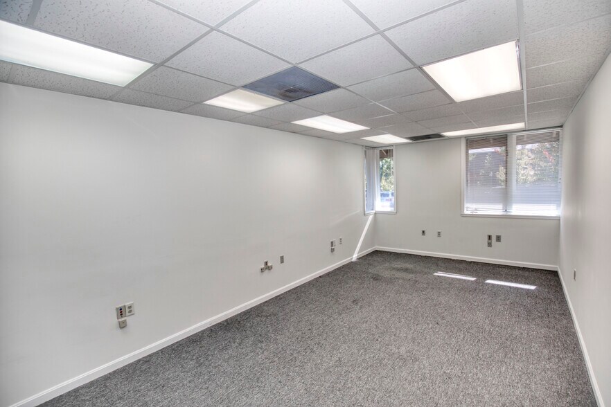 More Photos Of 7151 Richmond Rd, Williamsburg Medical For Lease