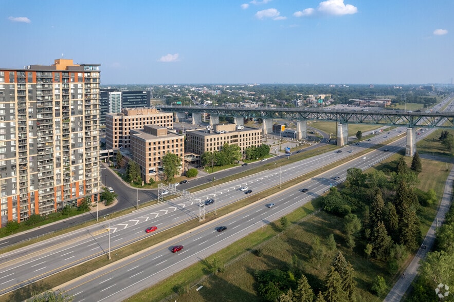 More Photos Of 1010 Rue de Sérigny, Longueuil Unknown For Lease