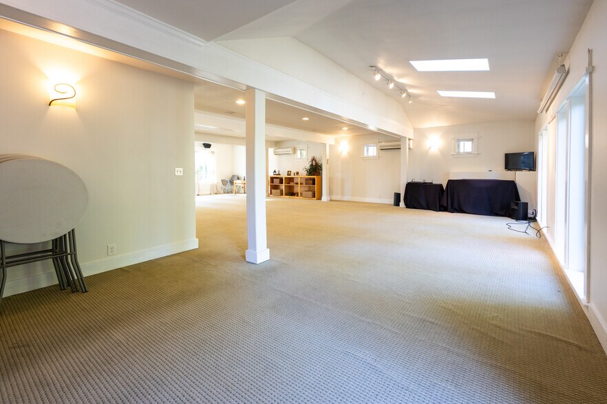 More Photos Of 20255 Willamette Dr, West Linn Specialty For Sale