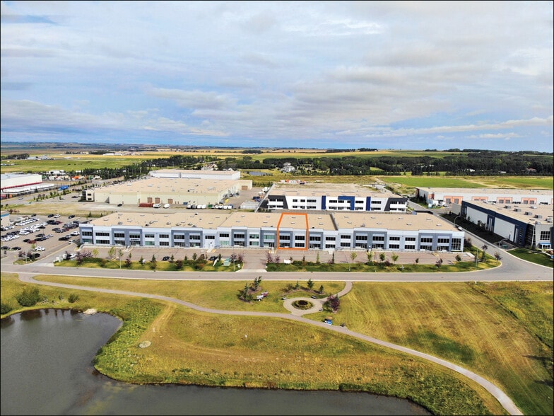 More Photos Of 18 Highland Park Way NE, Airdrie Distribution For Lease