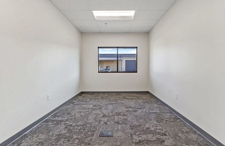 More Photos Of 2925-2929 S Cole Rd, Boise Warehouse For Lease