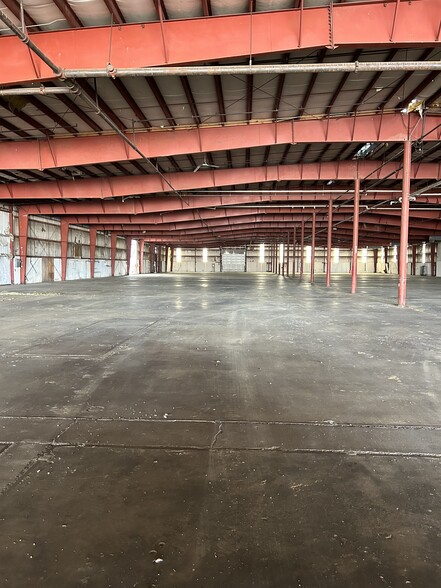 More Photos Of 411 Snow Mountain Ave, Hines Warehouse For Sale