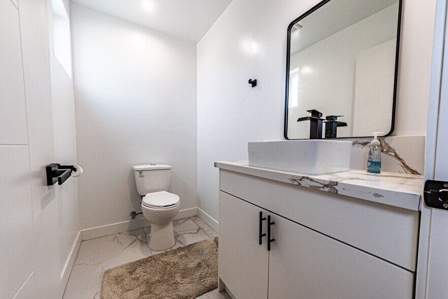 More Photos Of 2223 S Highland Ave, Los Angeles Apartments For Sale