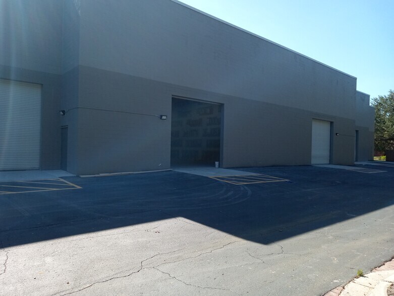 More Photos Of 1132 Shawnee St, Savannah Flex For Lease