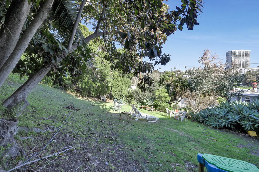 More Photos Of 153-157 W Channel Rd, Santa Monica Apartments For Sale