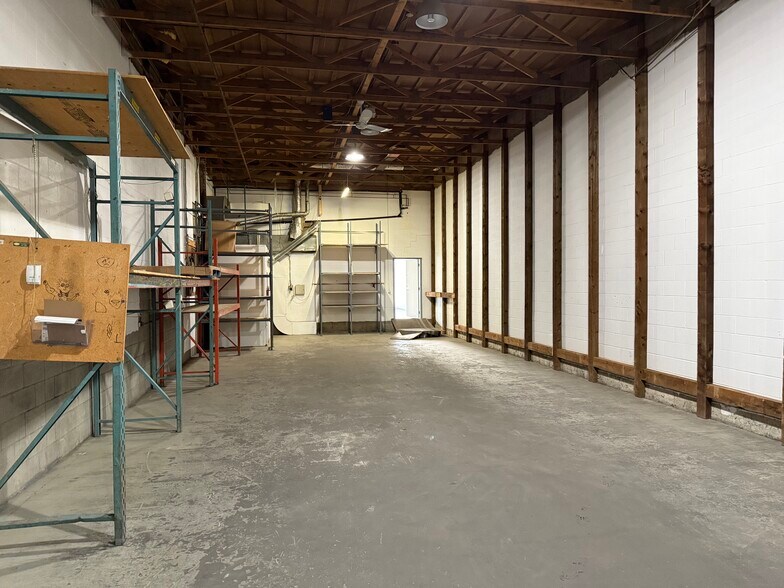 More Photos Of 308-312 41st Ave NE, Calgary Warehouse For Lease