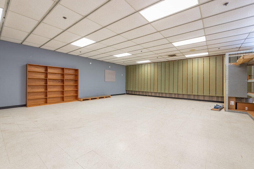 More Photos Of 1650 S Galena Ave, Freeport Industrial For Sale